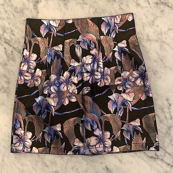NWT Topshop faux leather mini with metallic pastel florals Size 4 - Picture 2 of 8